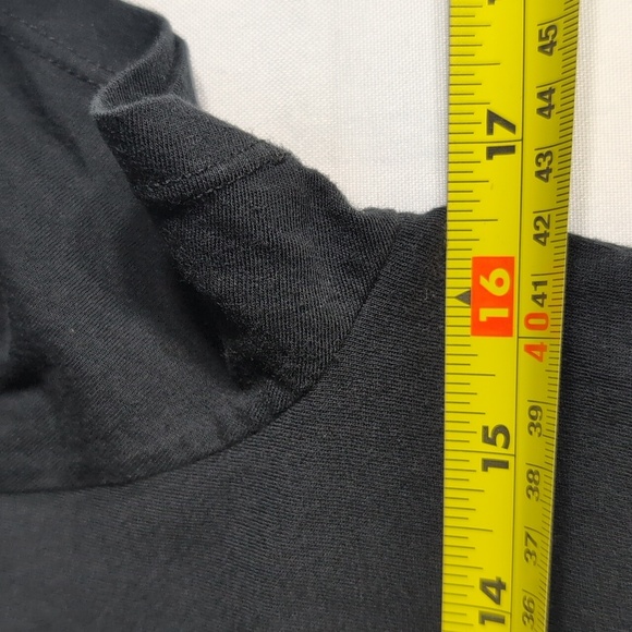 Aeropostale Black Graphic Tee with Skull and Rose Design Size Small - Picture 3 of 7